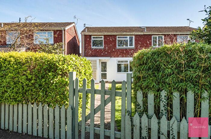 3 Bedroom Semi Detached House For Sale In Laxton Close, Olveston, BS35