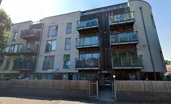 2 Bedroom Flat To Rent In Lampton Road, Hounslow, TW3