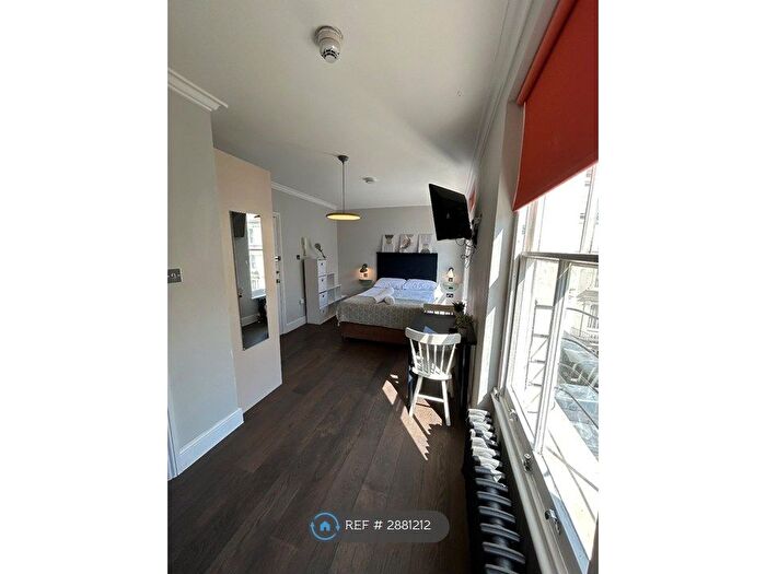 Studio To Rent In Hazel Court, London, W2