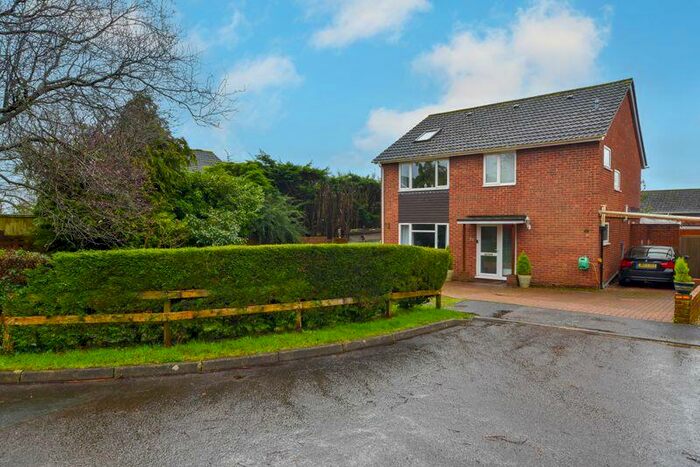 4 Bedroom Detached House For Sale In Anthill Close, Denmead, PO7
