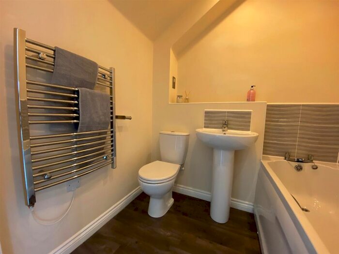 2 Bedroom Flat To Rent In Murray View, Middleton, Leeds, LS10