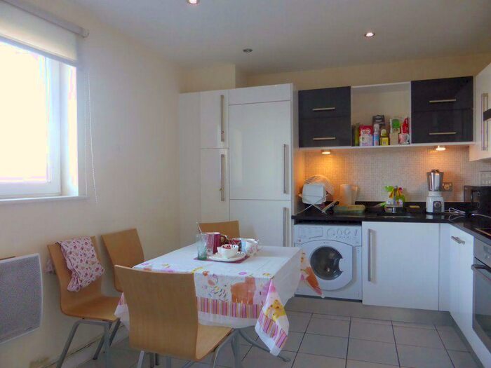 3 Bedroom Flat To Rent In Sharpthorne Court -, P12