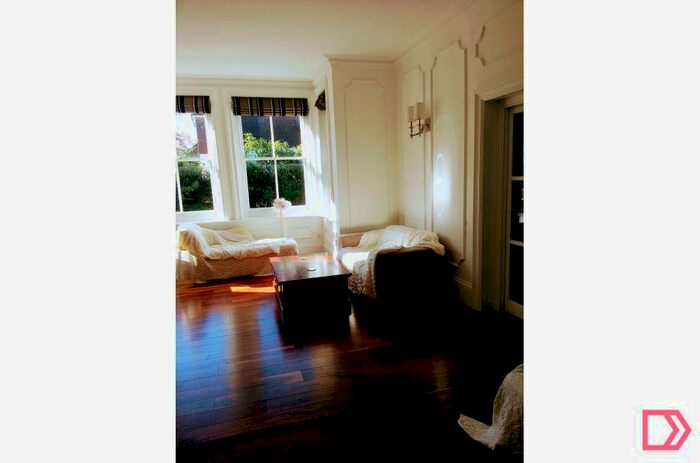 3 Bedroom Flat To Rent In Bahamia Court The Street, Shalford, Surrey, GU4