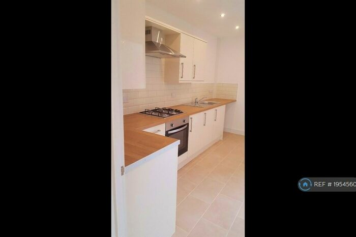 4 Bedroom Terraced House To Rent In Bute Street, Treochy, CF42