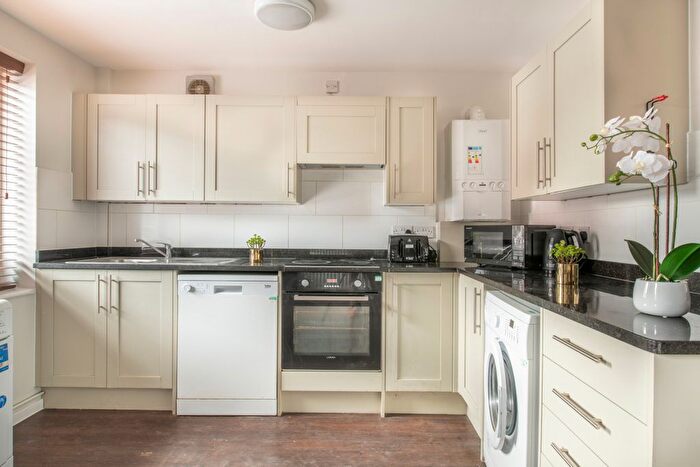 6 Bedroom Flat To Rent In Flat, Rob Roy House, Nottingham, NG7