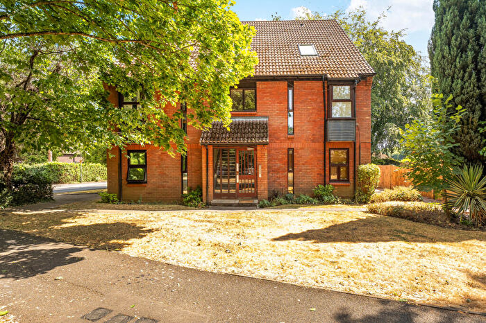 1 Bedroom Apartment For Sale In Alterton Close, Woking, Surrey, GU21