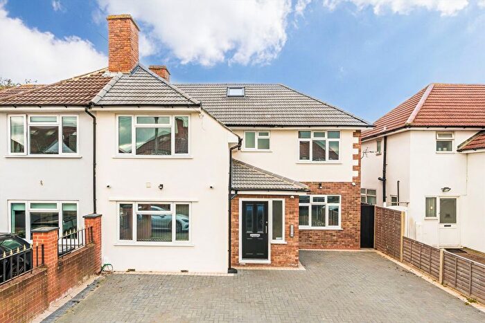 Studio To Rent In Wellington Avenue, Hounslow, TW3