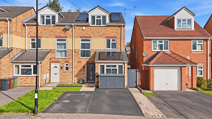4 Bedroom End Of Terrace House For Sale In Nascot Close, Bramley, Rotherham, S66