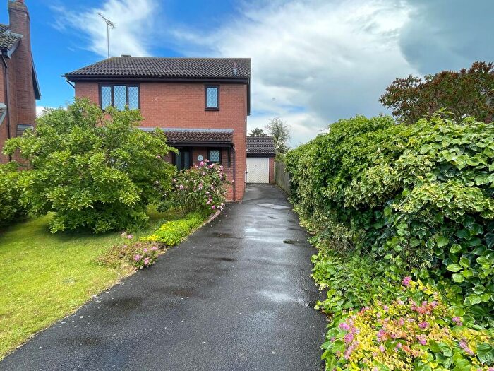3 Bedroom Detached House For Sale In Ivy Grove, Burton-On-Trent, DE13