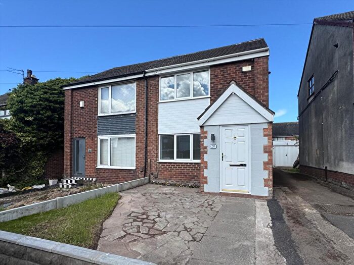 3 Bedroom Semi-Detached House To Rent In Bowfell Close, Blackpool, FY4