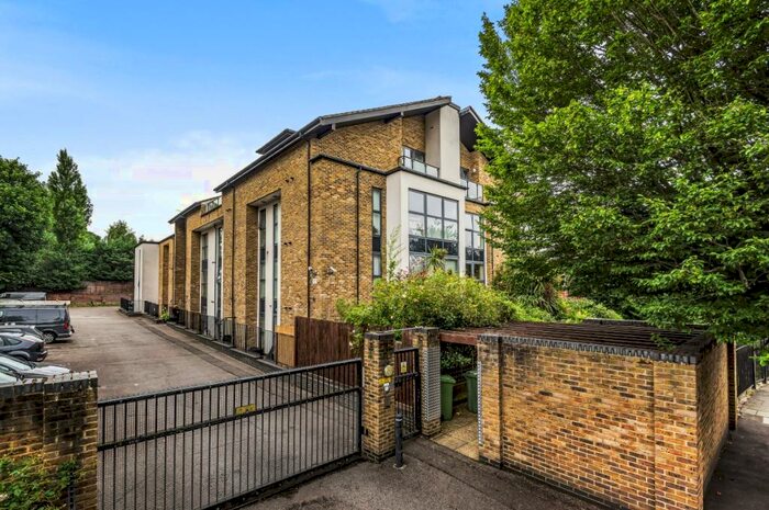 2 Bedroom Flat To Rent In Meadowcourt Road London, SE3