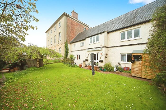 2 Bedroom Flat For Sale In Walford House, Walford Cross, Taunton, TA2