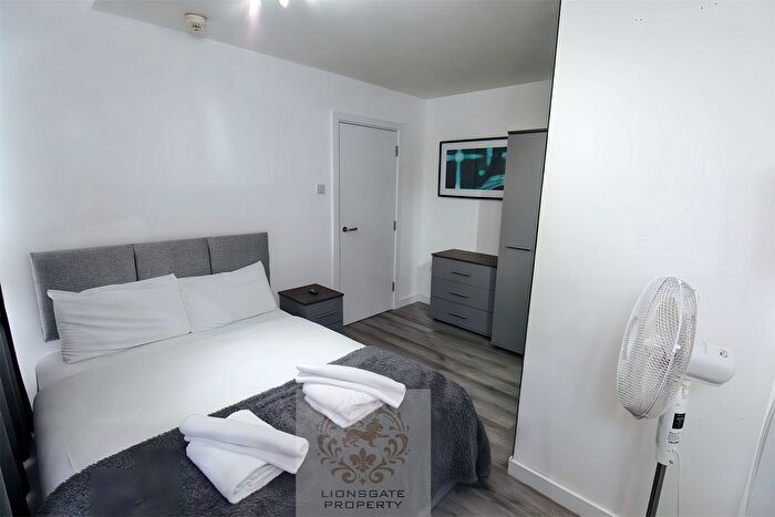 3 Bedroom Flat To Rent In Point Pleasant, Wandsworth, SW18