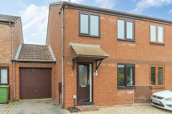 3 Bedroom Semi-Detached House For Sale In Steeple Chase, Drayton, NR8