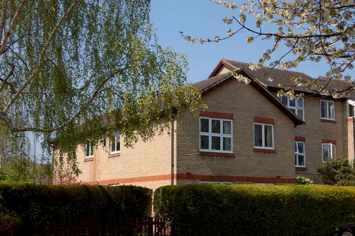 1 Bedroom Flat To Rent In Ivybridge Close, Twickenham, TW1