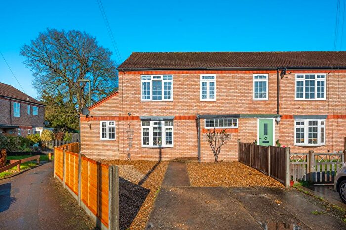 3 Bedroom Terraced House For Sale In Oberon Way, Shepperton, TW17