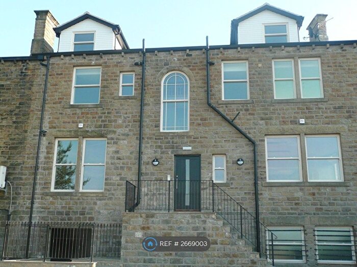 1 Bedroom Flat To Rent In Commercial Road, Skelmanthorpe, Huddersfield, HD8