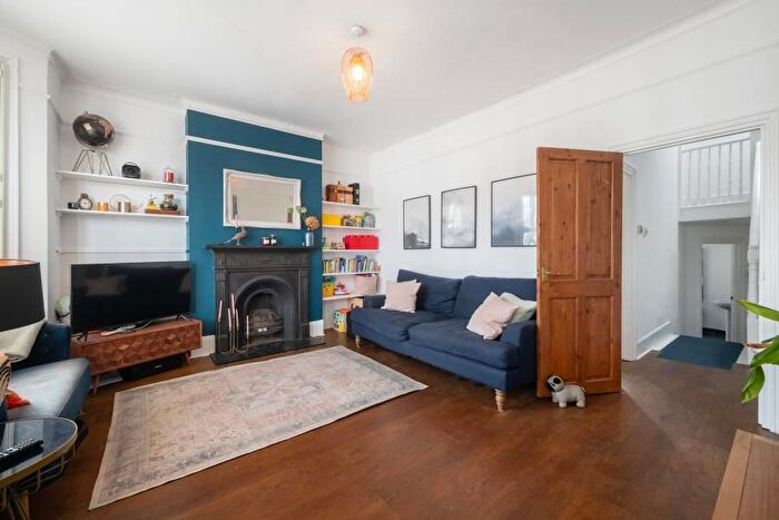 2 Bedroom Flat To Rent In Shenley Road, London, SE5