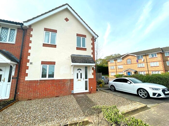 3 Bedroom Semi-Detached House To Rent In Keller Close, Stevenage, SG2