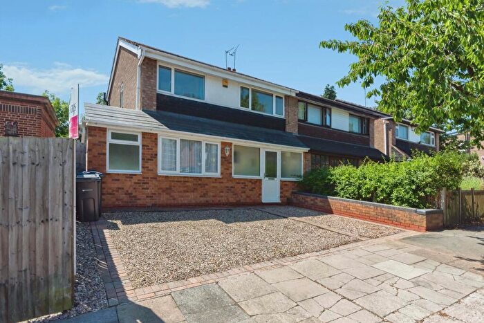 3 Bedroom Semi-Detached House For Sale In Osmaston Road, Birmingham, B17