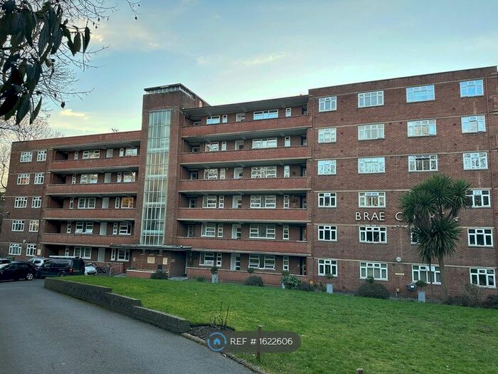 2 Bedroom Flat To Rent In Kingston Hill, Surrey, KT2