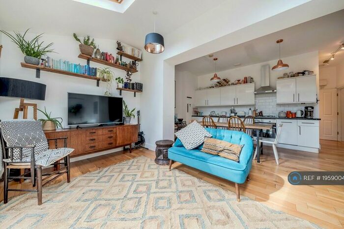 2 Bedroom Flat To Rent In Baldwin Crescent, London, SE5