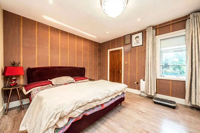 3 Bedroom Terraced House To Rent In School Road, Hounslow, TW3