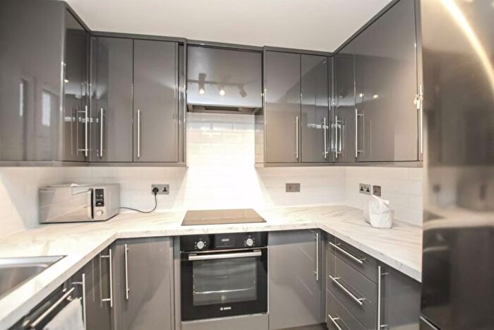 1 Bedroom Flat To Rent In Wenlock Gardens, London, NW4