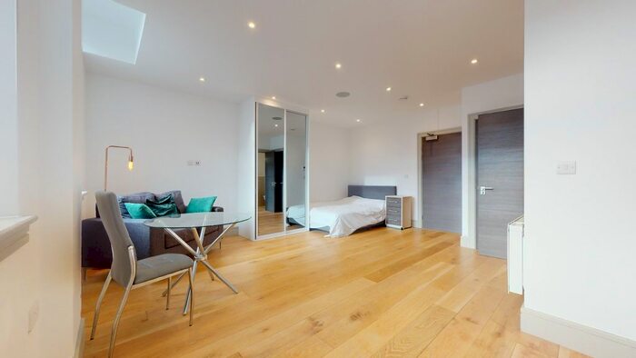 Studio To Rent In Lawrence Road, London, N15