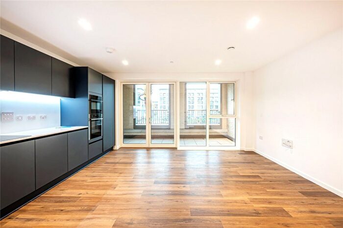 2 Bedroom Flat To Rent In Wheatstone Gardens, London, W10
