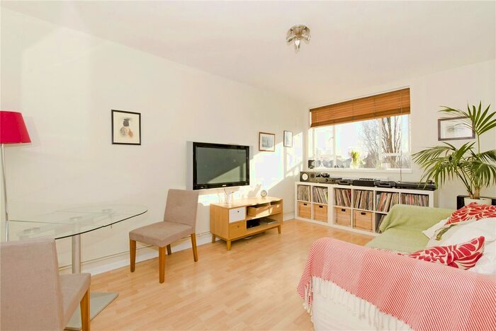 2 Bedroom Flat To Rent In Bevin Court, Cruikshank Street, WC1X