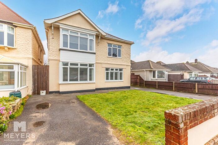 4 Bedroom Detached House For Sale In Hengistbury Road, Bournemouth, BH6