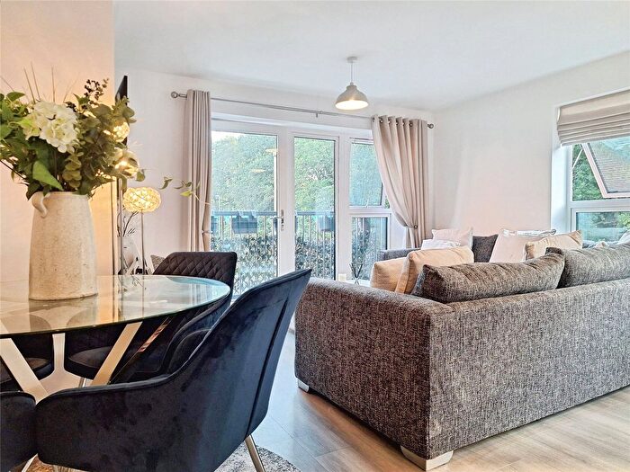 2 Bedroom Flat For Sale In Station Road, Hook, Hampshire, RG27