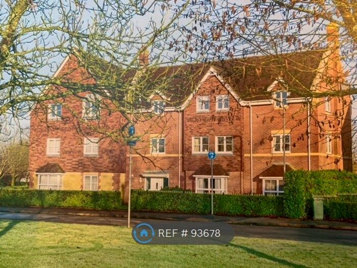 2 Bedroom Flat To Rent In Ottawa Drive, Liphook, GU30