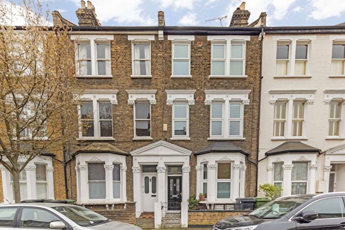 1 Bedroom Flat To Rent In Tradescant Road, London, SW8