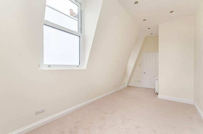 2 Bedroom Flat To Rent In Kingston Road, South Wimbledon, Wimbledon, SW19