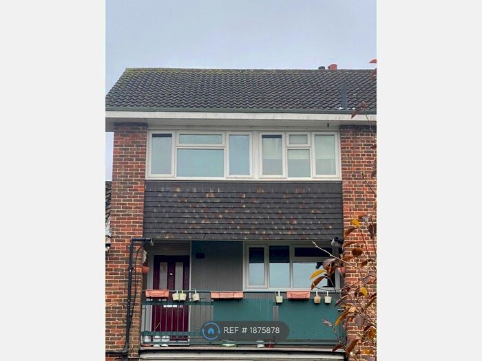 3 Bedroom Maisonette To Rent In Denmark Gardens, Carshalton, SM5