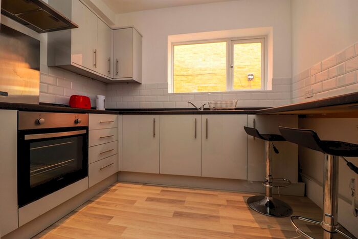 4 Bedroom Semi-Detached House To Rent In Burlington Road, Southampton, SO15