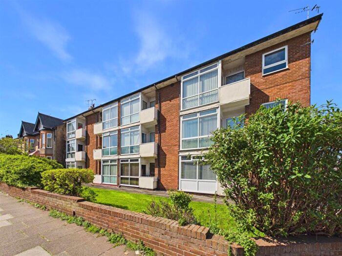 1 Bedroom Apartment For Sale In Marine Court West, Whitley Bay, NE26