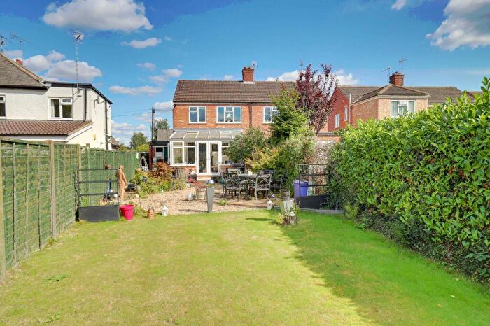 2 Bedroom Semi-Detached House For Sale In Woodcote Way, Caversham Heights, Raeding, RG4