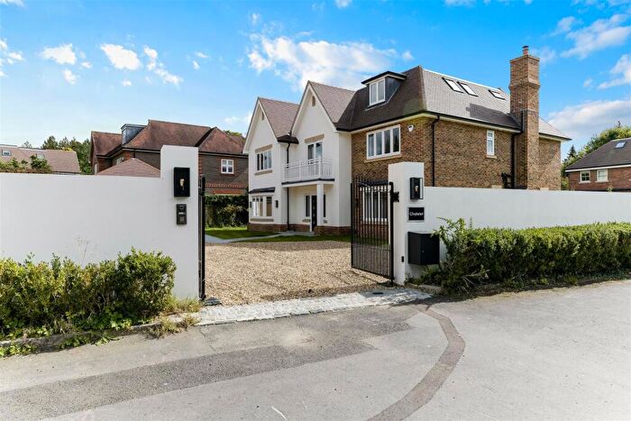 5 Bedroom Detached House To Rent In Wonford Close, Walton On The Hill, Tadworth, KT20