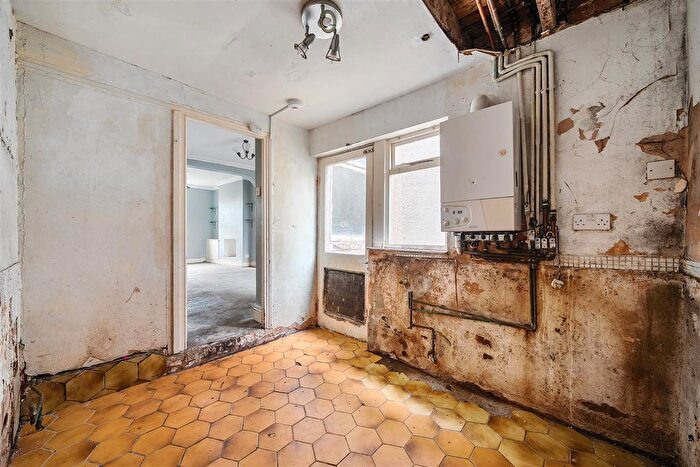 2 Bedroom Terraced House For Sale In Newton Road, Newton, Swansea, SA3