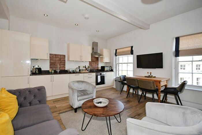 2 Bedroom Flat For Sale In Matlock Street, Bakewell, DE45