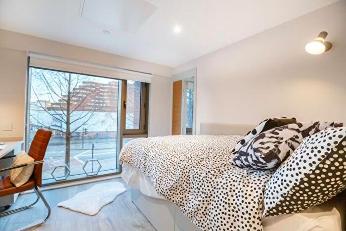 Apartment To Rent In Moore Street, Sheffield, S3