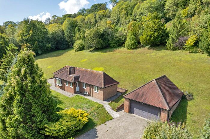 2 Bedroom Detached Bungalow For Sale In Dean Lane, Harvel, DA13
