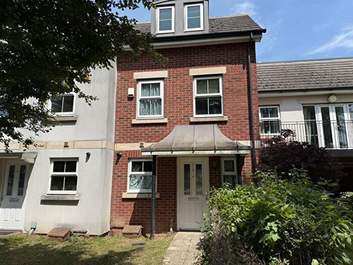 3 Bedroom Town House To Rent In London Road, Langley, SL3