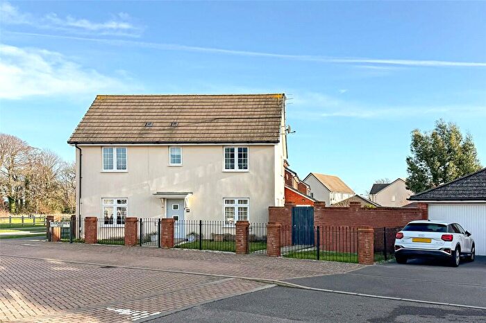 3 Bedroom Semi-Detached House For Sale In Blackbourne Chase, Littlehampton, West Sussex, BN17