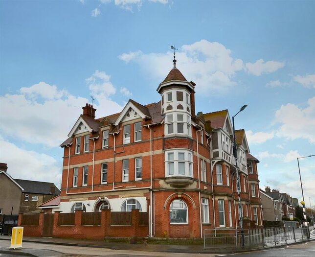 1 Bedroom Flat To Rent In Herne Common, Canterbury Road, Herne Bay, CT6