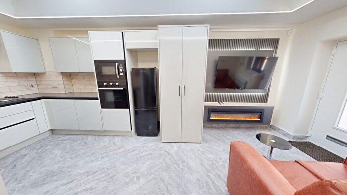 2 Bedroom Flat To Rent In Rookery Road, Selly Oak, Birmingham, B29