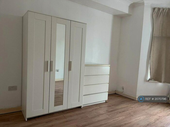 2 Bedroom Flat To Rent In Springfield Road, Harrow, HA1